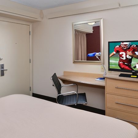 Hotel Super 8 By Wyndham Deerfield - Northbrook Esterno foto