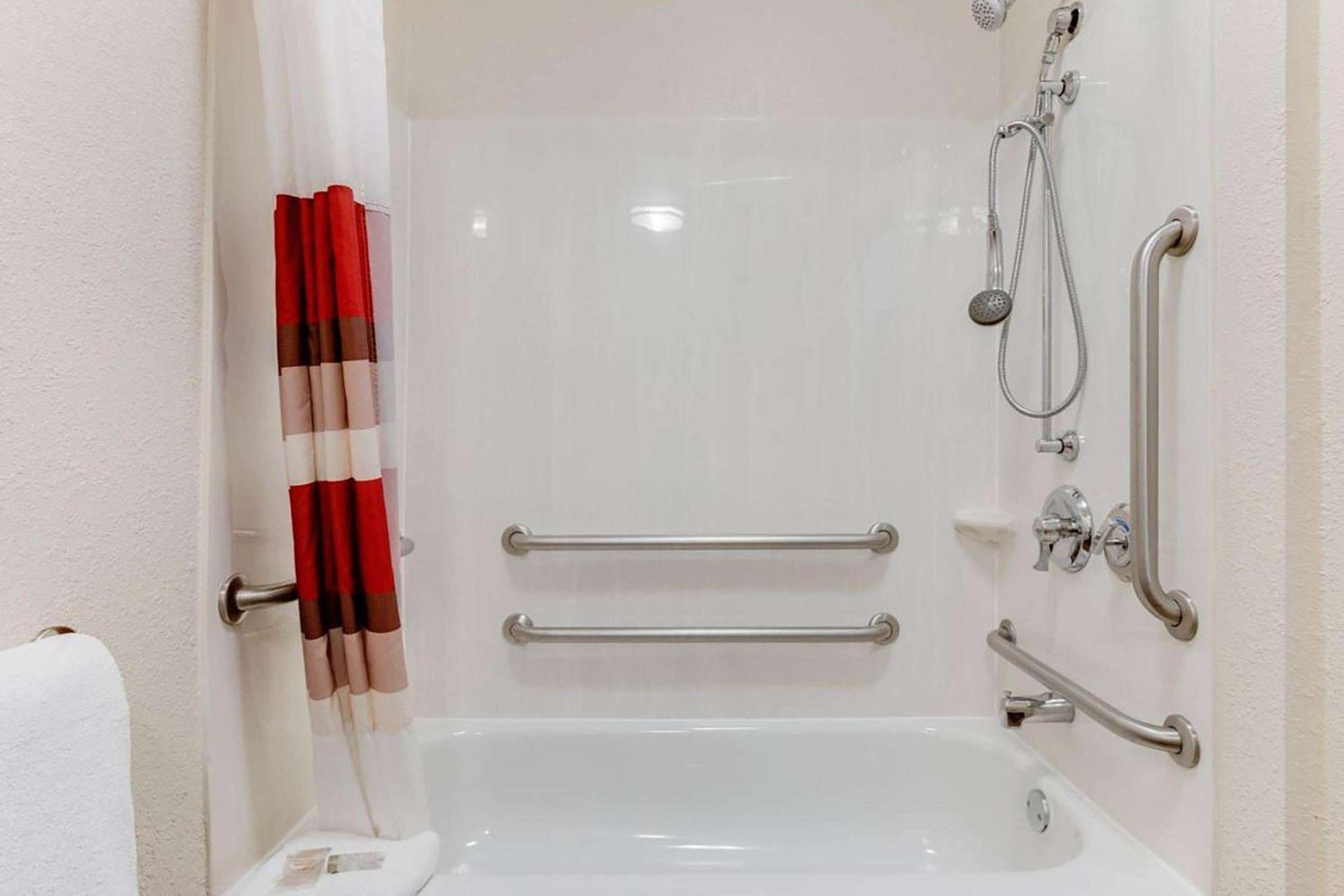 Hotel Super 8 By Wyndham Deerfield - Northbrook Esterno foto