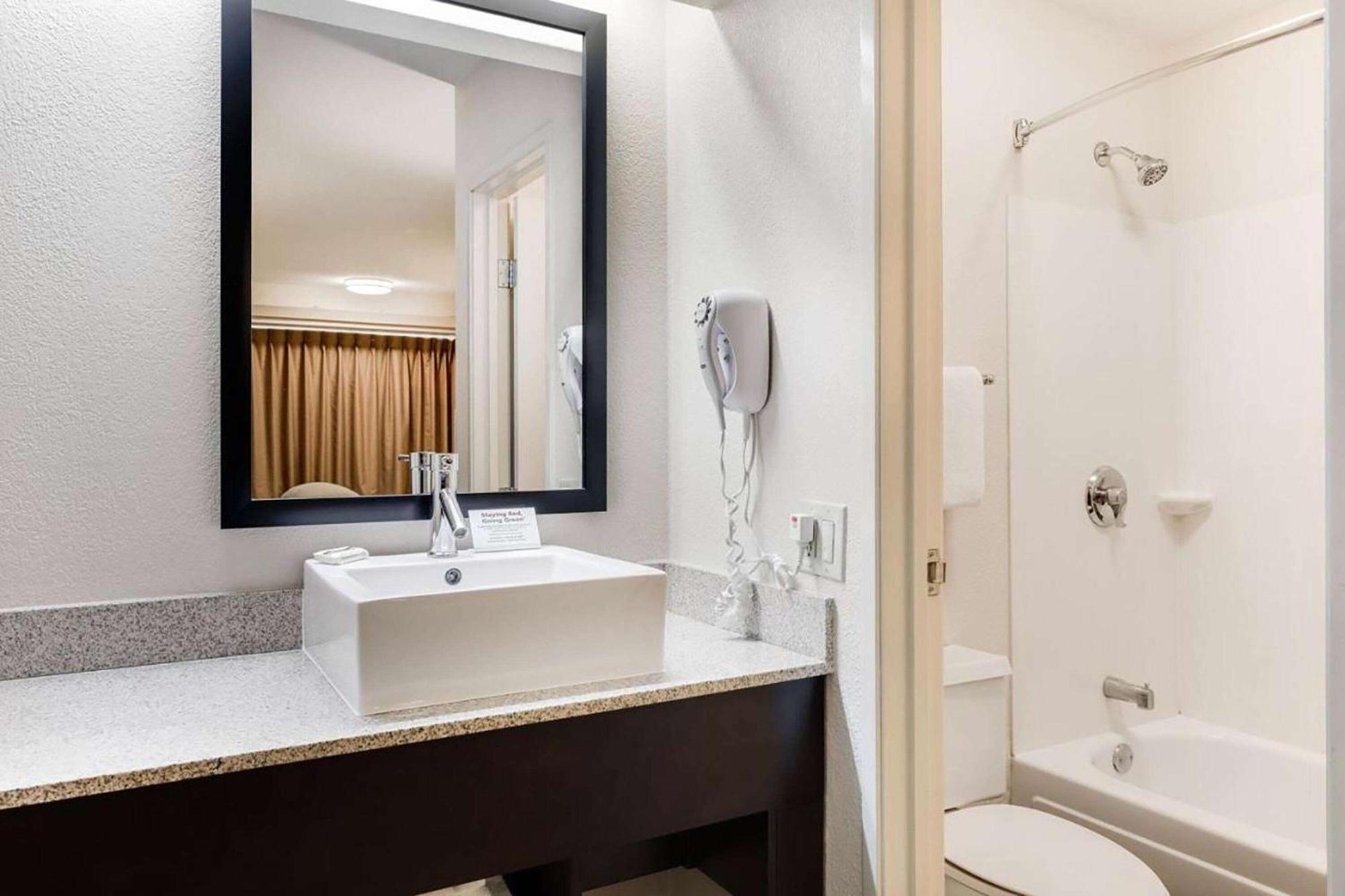Hotel Super 8 By Wyndham Deerfield - Northbrook Esterno foto